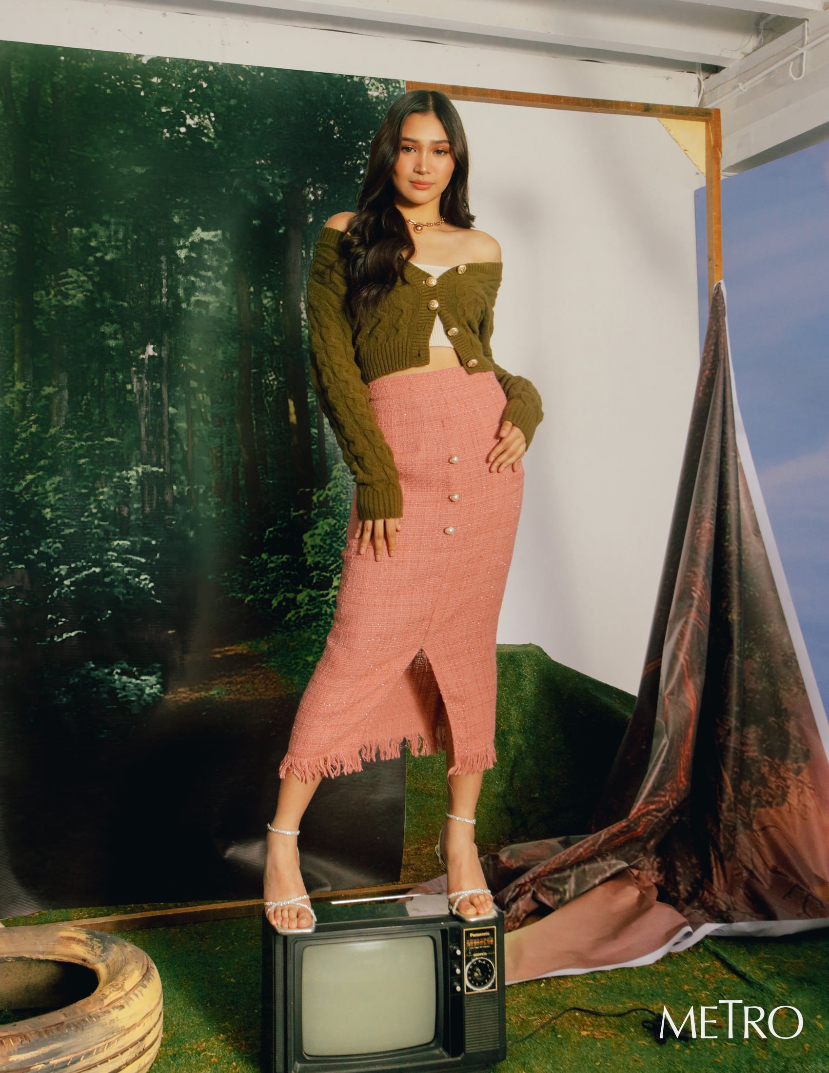 Jhoanna Robles as Eds in Tabing Ilog The Musical rerun